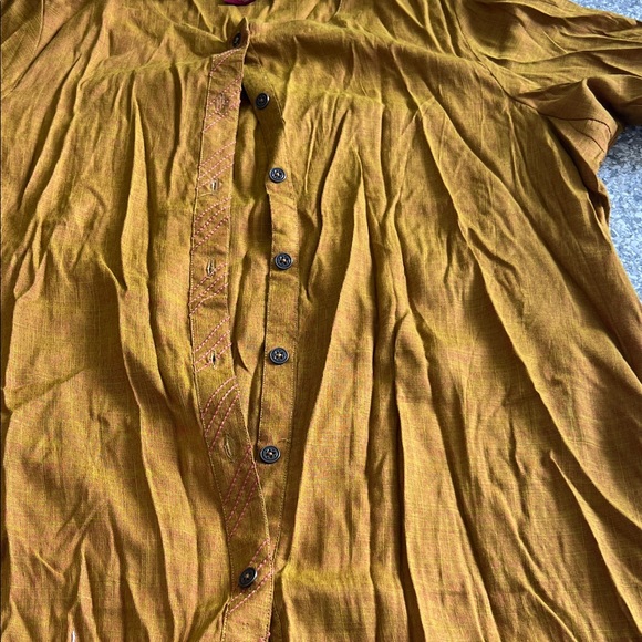 Women’s full button shirt - Picture 2 of 5